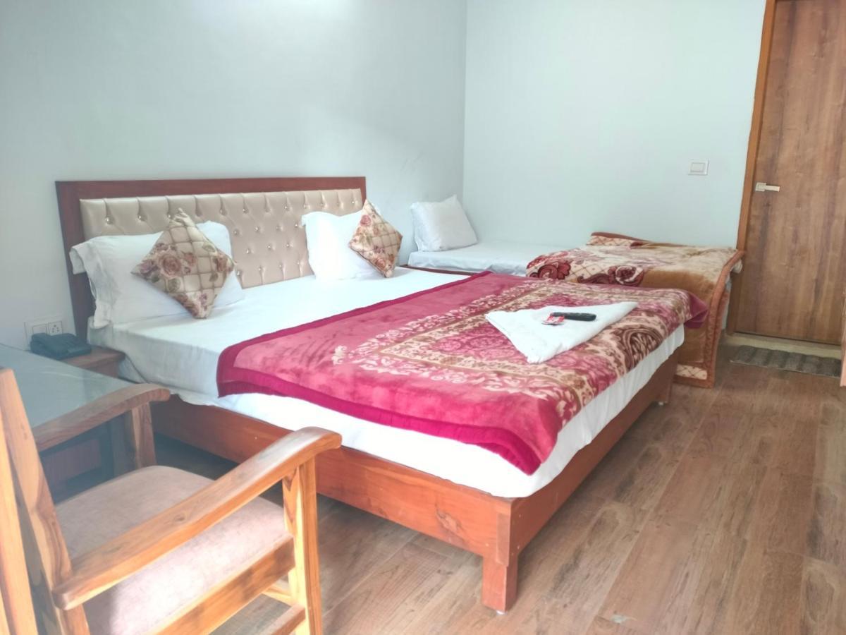 Hotel Studioz Sahastradhara Dehradun Exterior foto