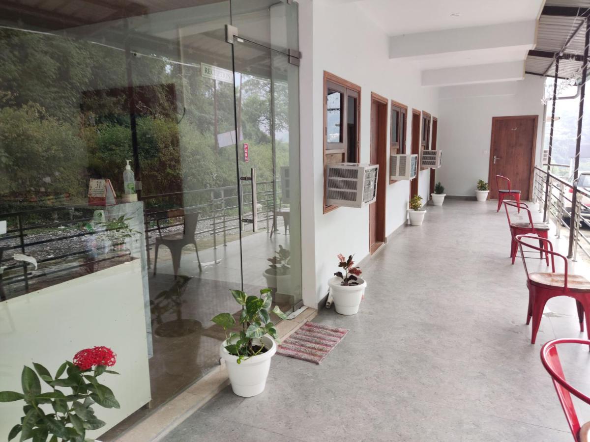 Hotel Studioz Sahastradhara Dehradun Exterior foto