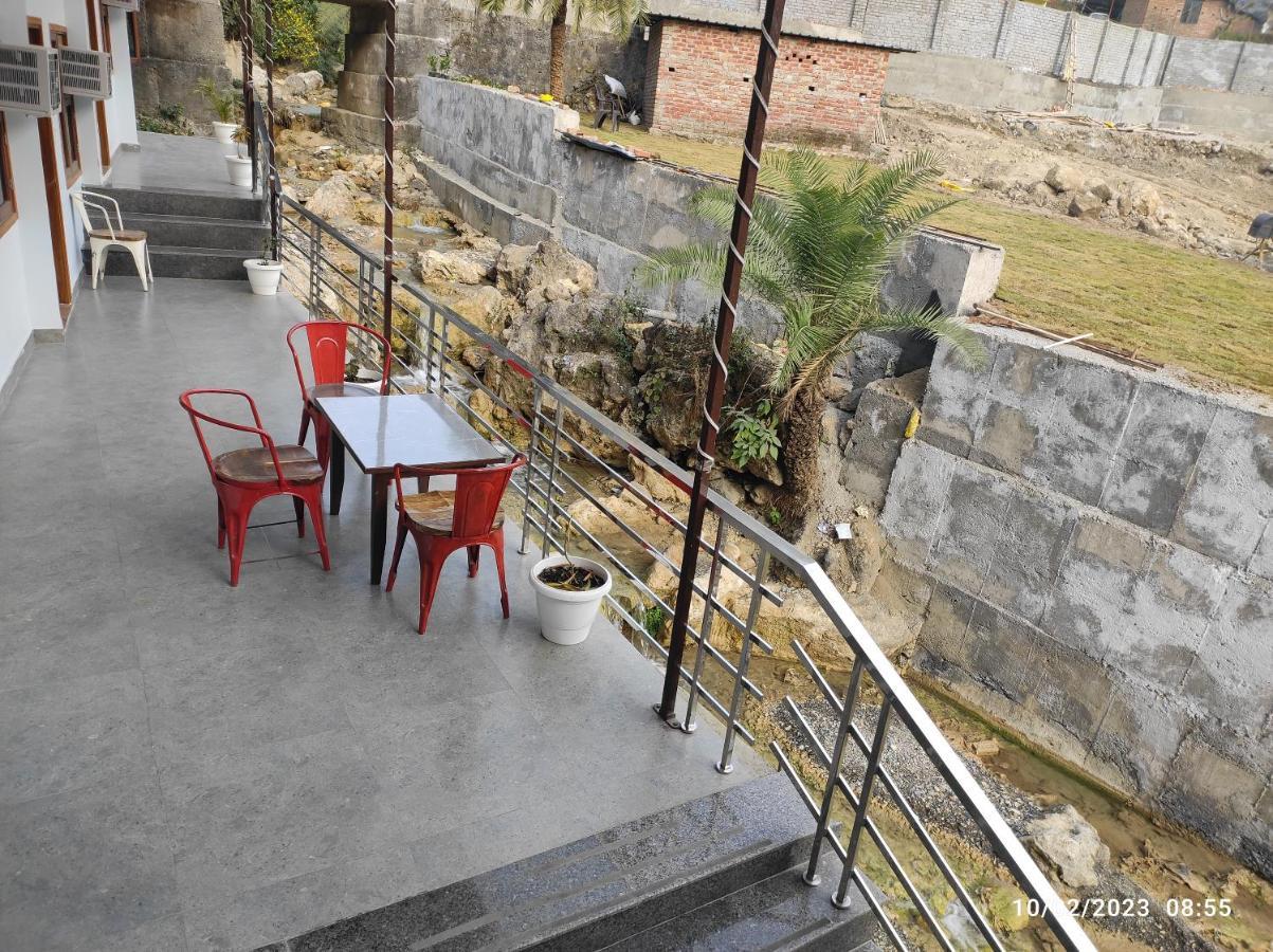 Hotel Studioz Sahastradhara Dehradun Exterior foto