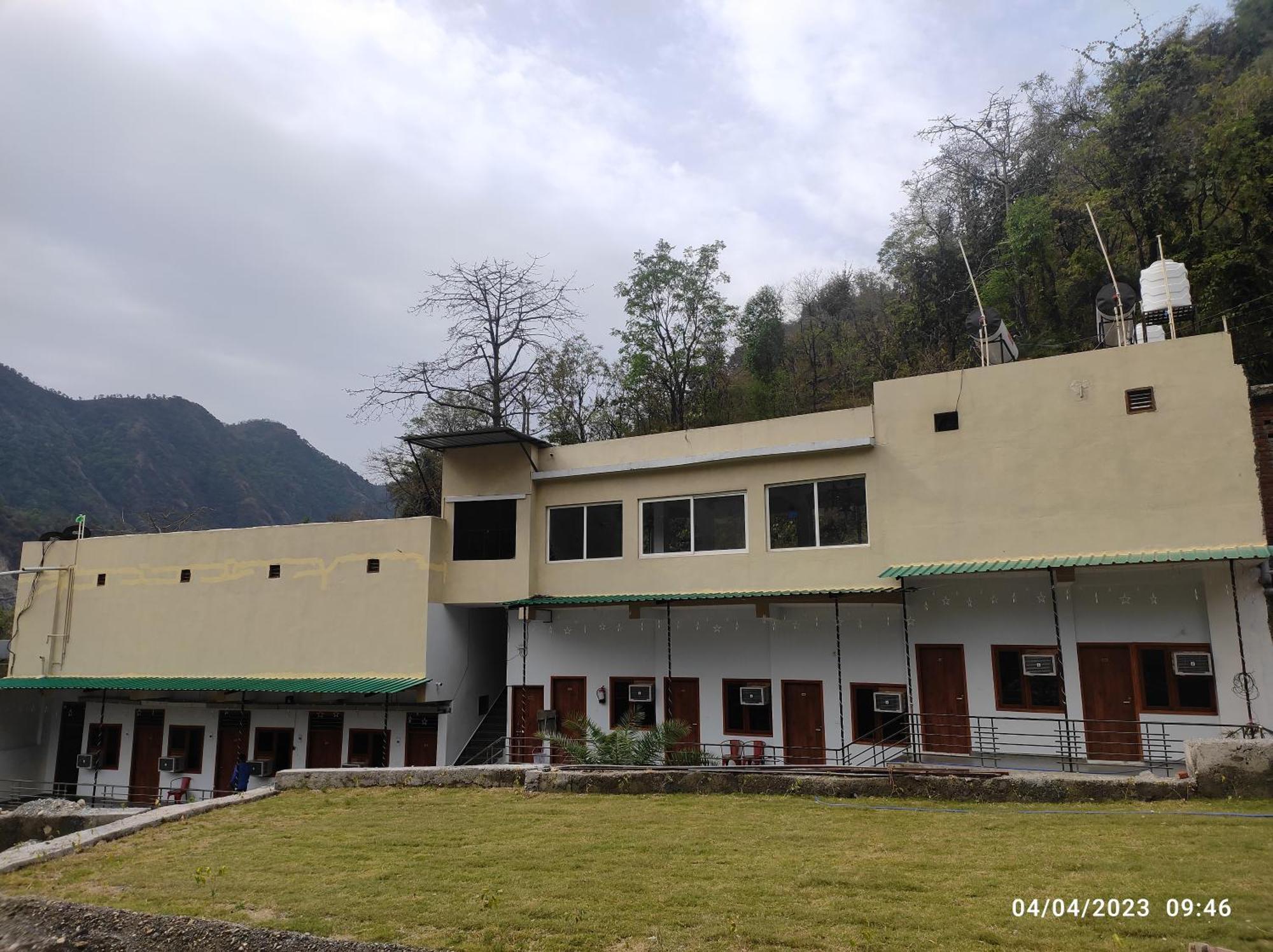 Hotel Studioz Sahastradhara Dehradun Exterior foto