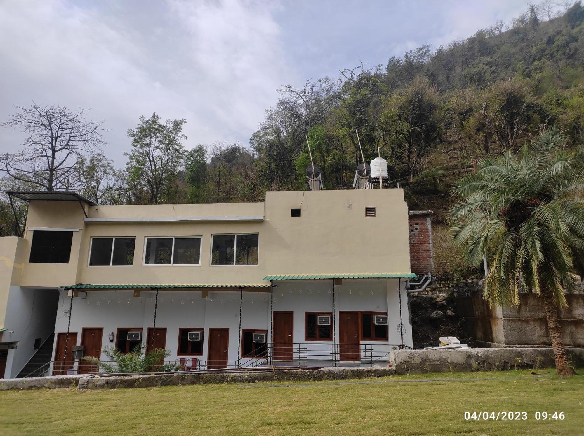 Hotel Studioz Sahastradhara Dehradun Exterior foto